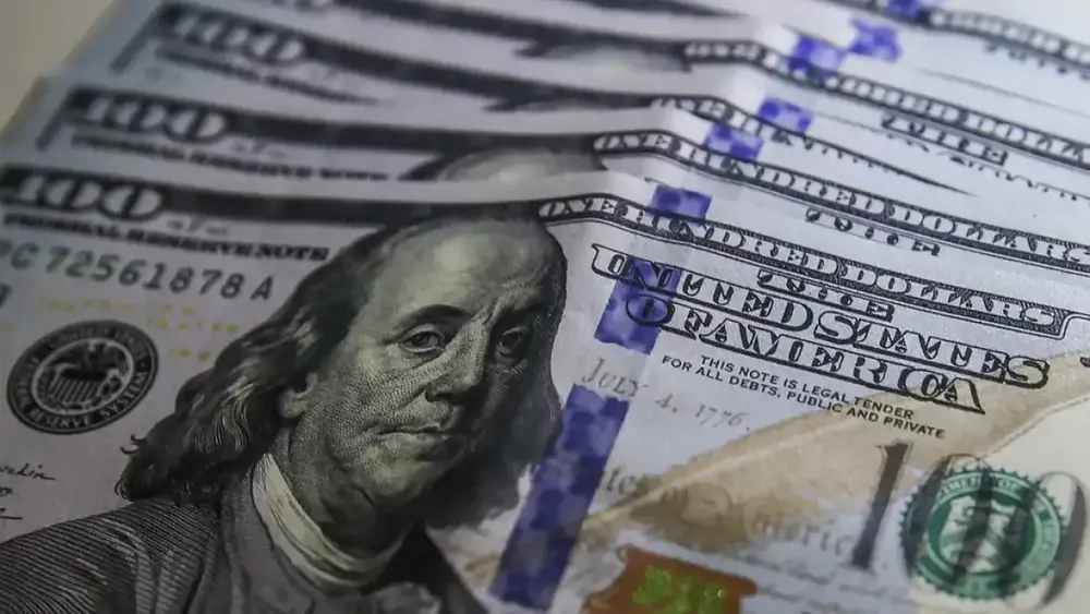 Dólar sobe a R$ 5,20 após sanções dos EUA e cautela no mercado