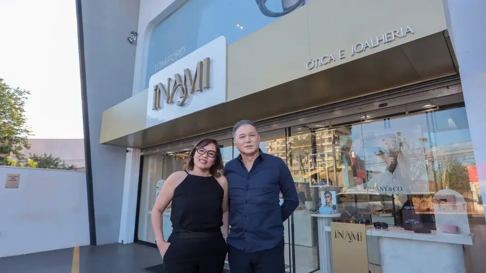 Ótica Inami: 35 anos com 35% off e campanha solidária